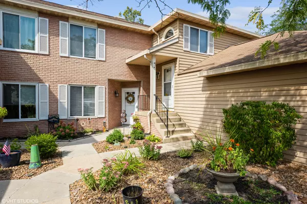 Woodridge, IL 60517,2478 Brunswick Circle #B-1