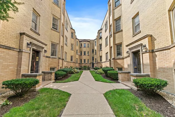 Oak Park, IL 60302,425 WISCONSIN Avenue #2W