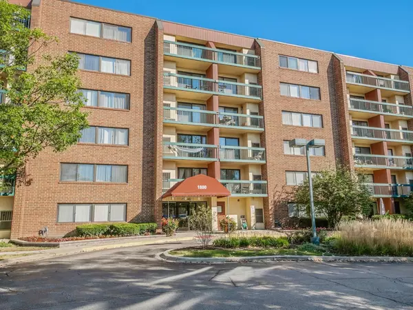 1800 Huntington Boulevard #202, Hoffman Estates, IL 60169