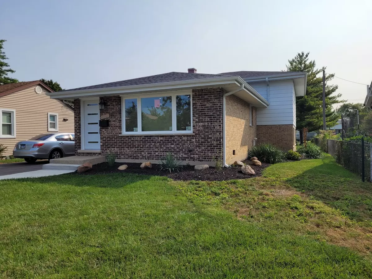 Lyons, IL 60534,4535 Custer Avenue