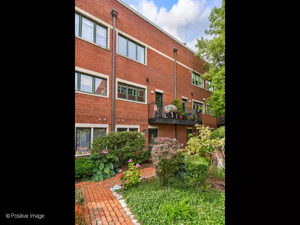 2455 W Ohio Street #21W, Chicago, IL 60612