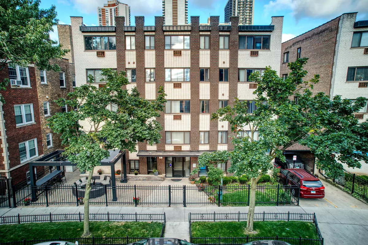 Chicago, IL 60660,6029 N Winthrop Avenue #206