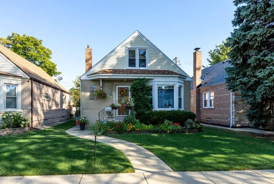 5954 W Giddings Street, Chicago, IL 60630