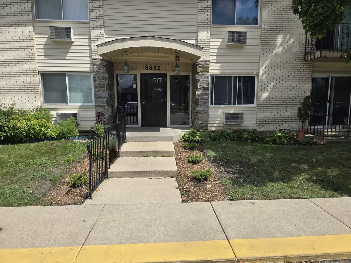 Des Plaines, IL 60016,8852 N Leslie Lane #2H