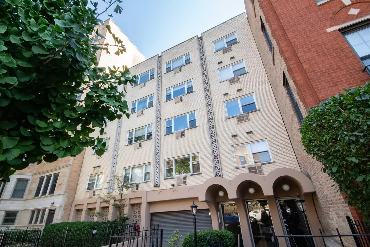 Chicago, IL 60657,619 W Stratford Place #501