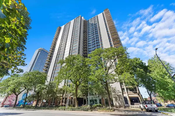 1255 N Sandburg Terrace #210, Chicago, IL 60610