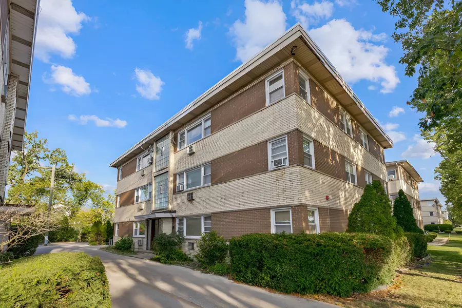 314 Beach Avenue #1C, La Grange Park, IL 60526