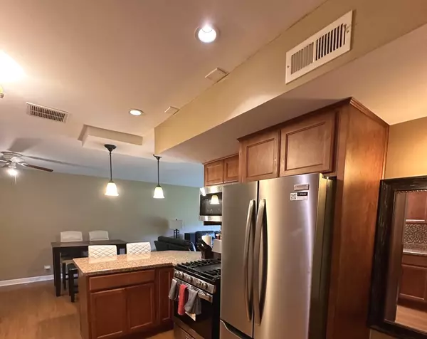 Willowbrook, IL 60527,16B Kingery Quarter #105