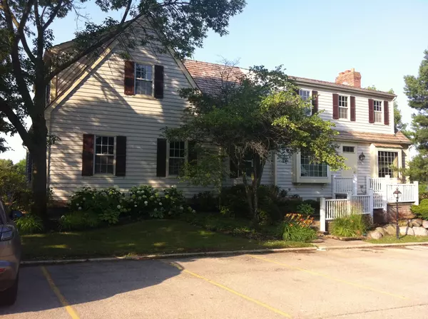 Inverness, IL 60067,1625 W Colonial Parkway