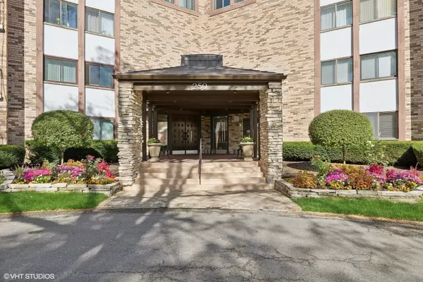 250 W Parliament Place #308, Mount Prospect, IL 60056