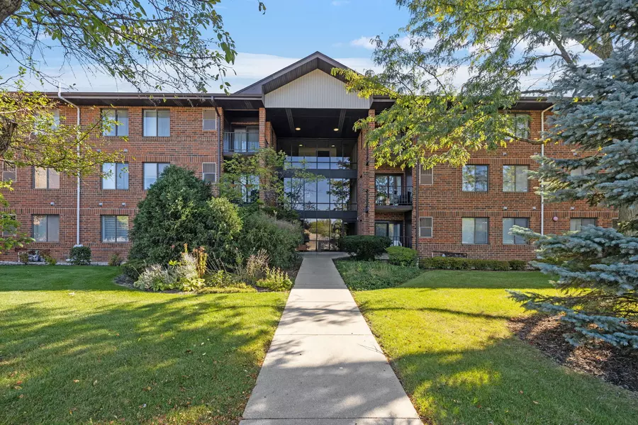 5703 S Cass Avenue #206, Westmont, IL 60559