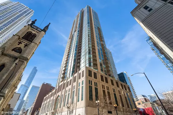 21 E Huron Street #4204,  Chicago,  IL 60611