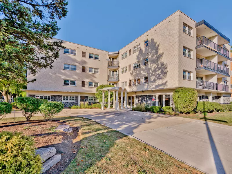 8001 Lockwood Avenue #201, Skokie, IL 60077