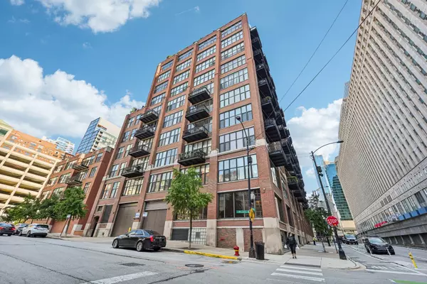 333 W Hubbard Street #221, Chicago, IL 60654