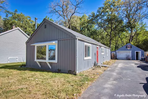 3012 Oakwood Avenue, Mchenry, IL 60051