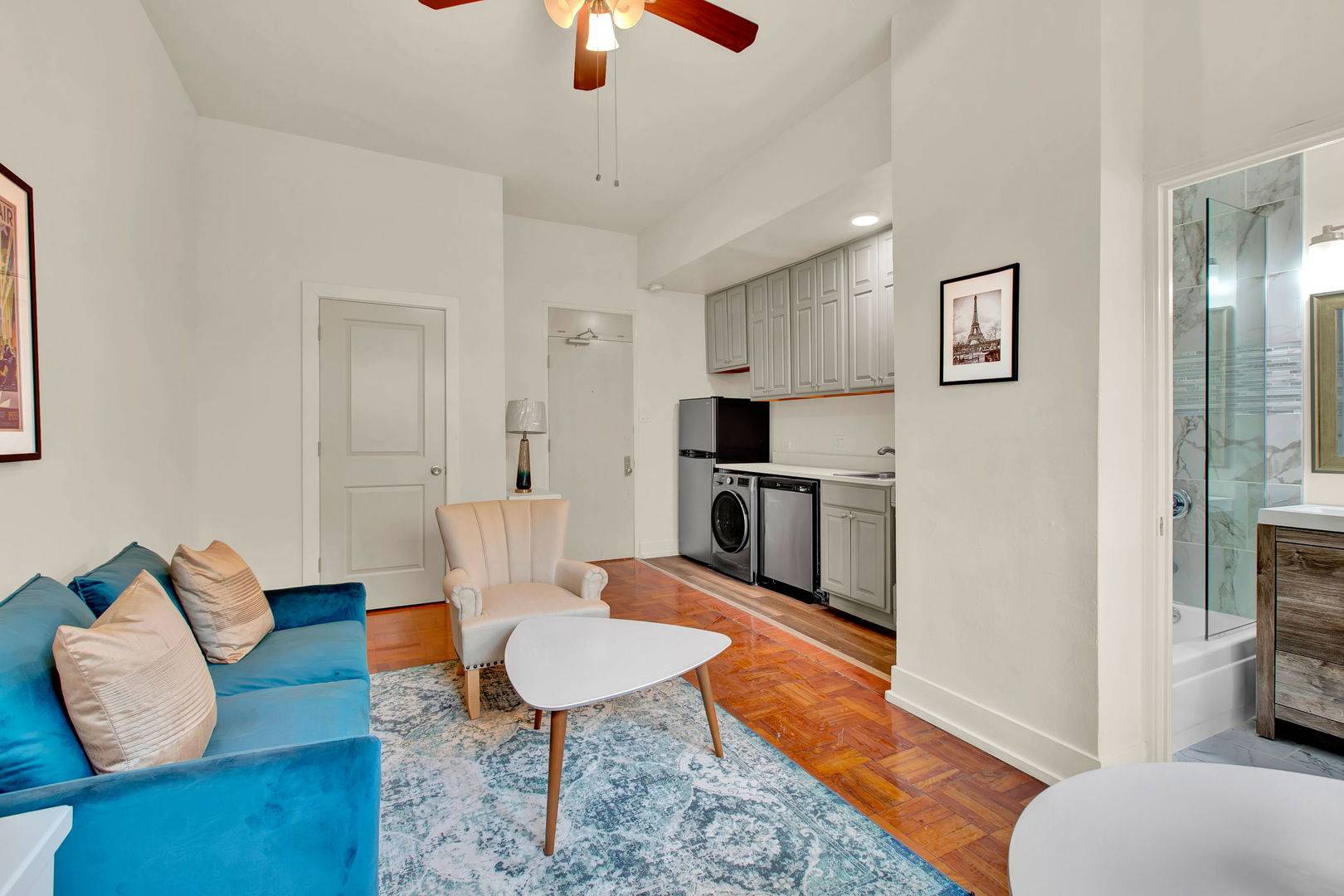 Chicago, IL 60610,1100 N La Salle Drive #1319