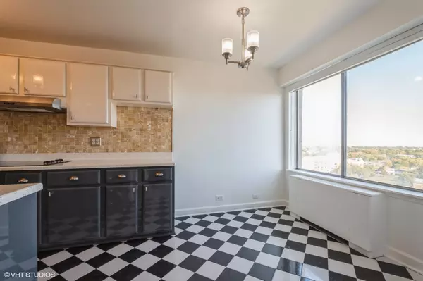 Chicago, IL 60645,6833 N Kedzie Avenue #1403