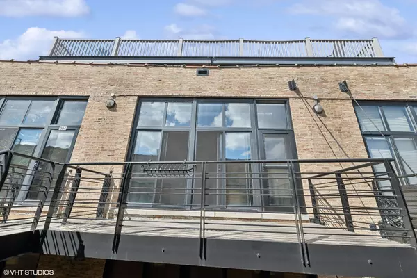 Chicago, IL 60647,1670 N Claremont Avenue #303