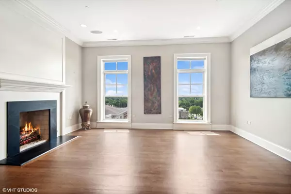 Arlington Heights, IL 60005,151 W WING Street #901