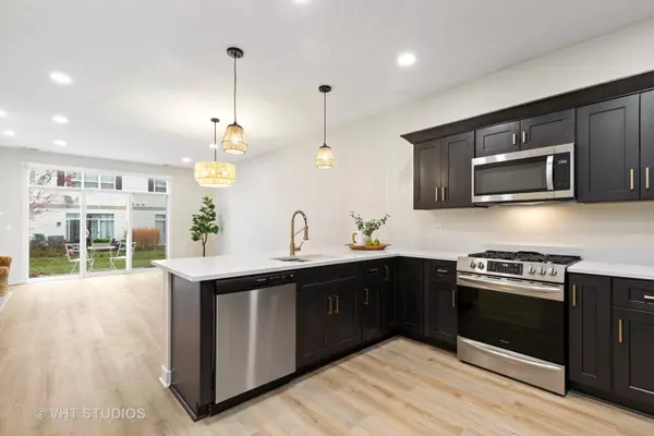 Lindenhurst, IL 60046,3162 Falling Waters Lane #0
