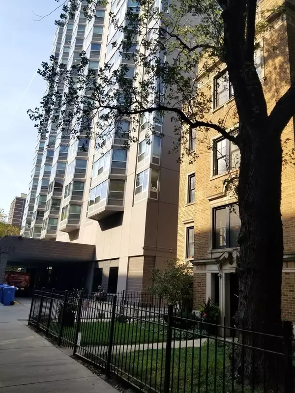 Chicago, IL 60613,718 W Gordon Terrace #1G