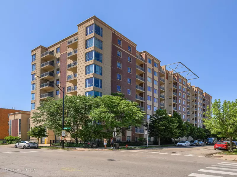 100 N Hermitage Avenue #802, Chicago, IL 60612