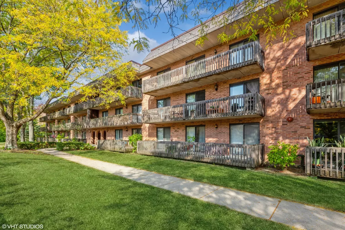 Downers Grove, IL 60516,444 Redondo Drive #304