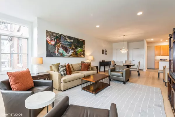 Chicago, IL 60642,950 W Huron Street #303