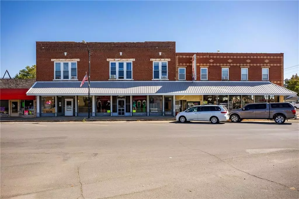 Altamont, IL 62411,3 N Main Street #3,5,7