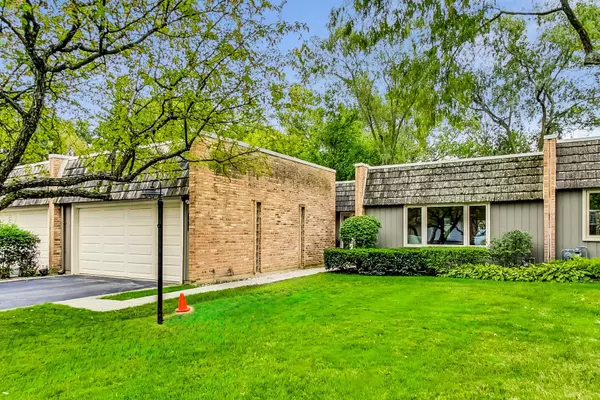 1940 SOMERSET Lane #1940, Northbrook, IL 60062