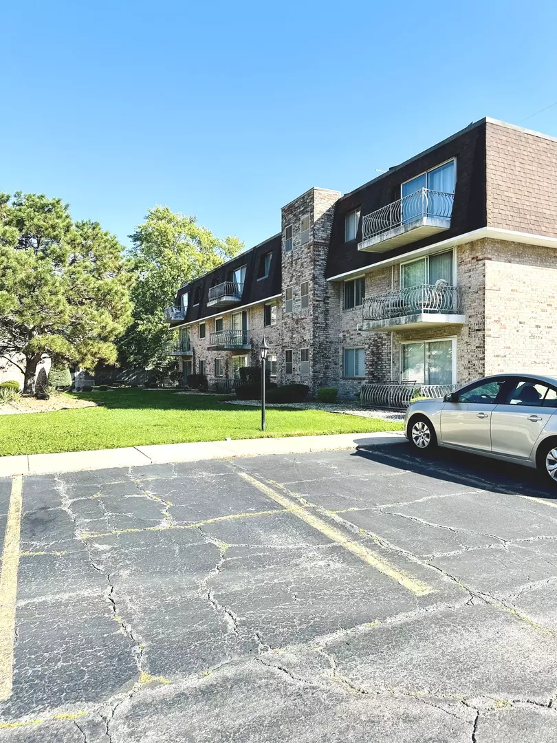 Lansing, IL 60438,3237 S Manor Drive #212