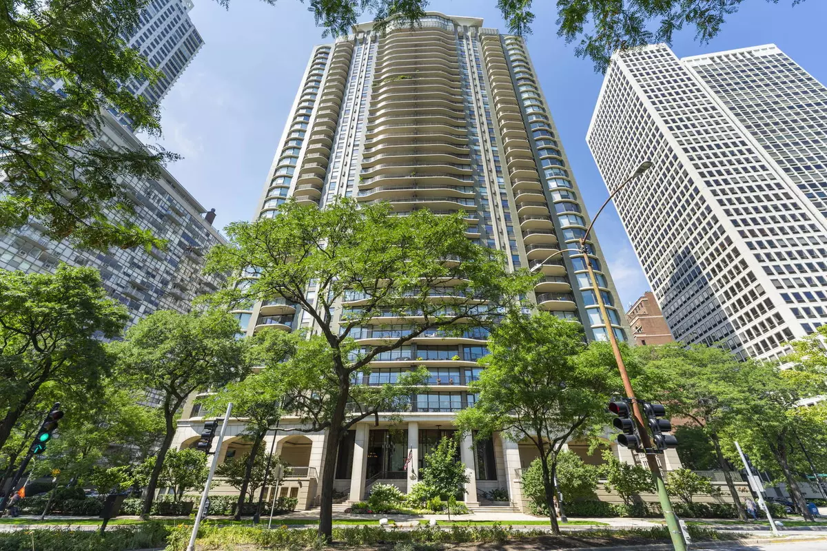 Chicago, IL 60611,1040 N Lake Shore Drive #27A