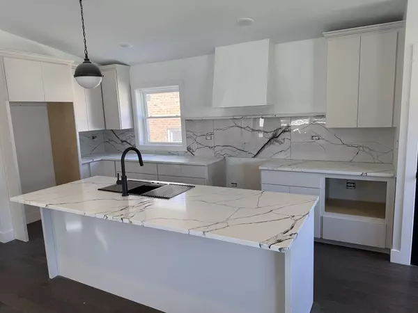 Calumet City, IL 60409,558 Escanaba Avenue