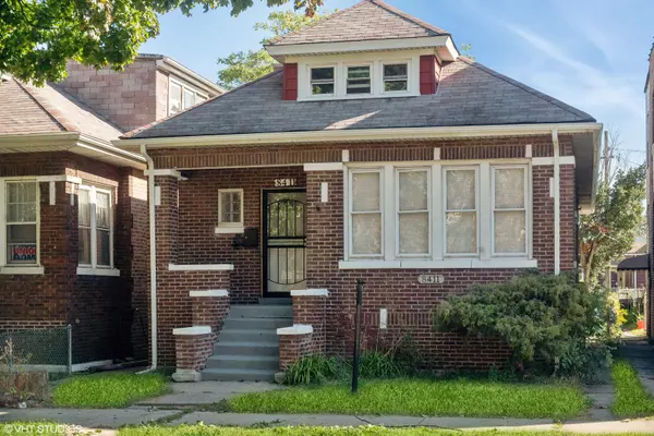 8411 S Paxton Avenue, Chicago, IL 60617