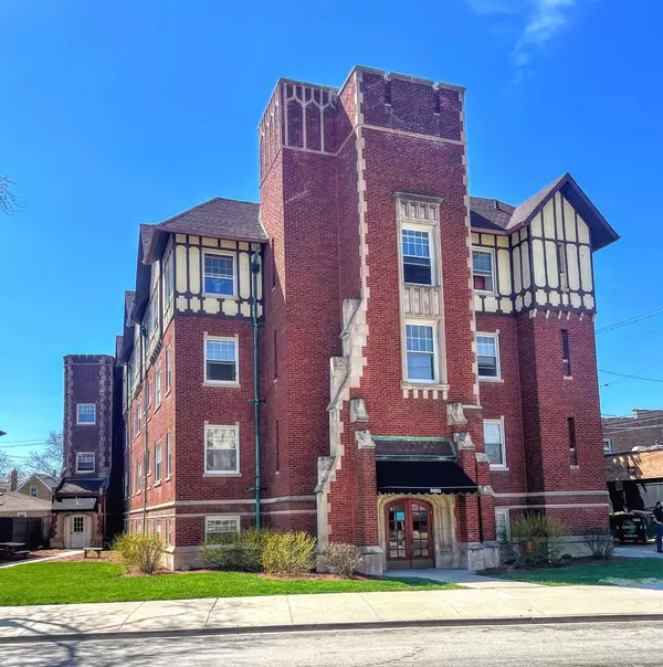 3302 Kenilworth Avenue #308, Berwyn, IL 60402