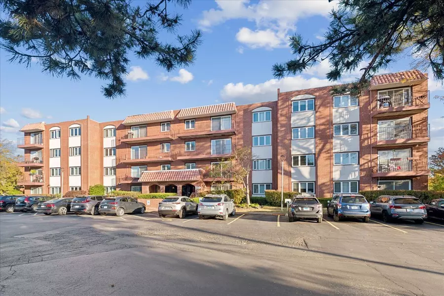 2066 Saint Johns Avenue #308, Highland Park, IL 60035