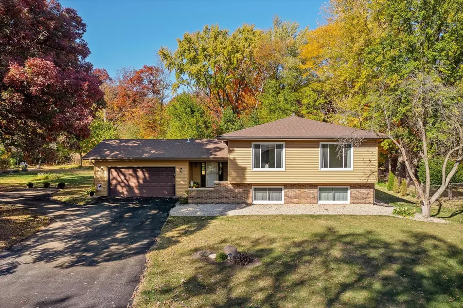 43W371 Thornapple Tree Road, Sugar Grove, IL 60554