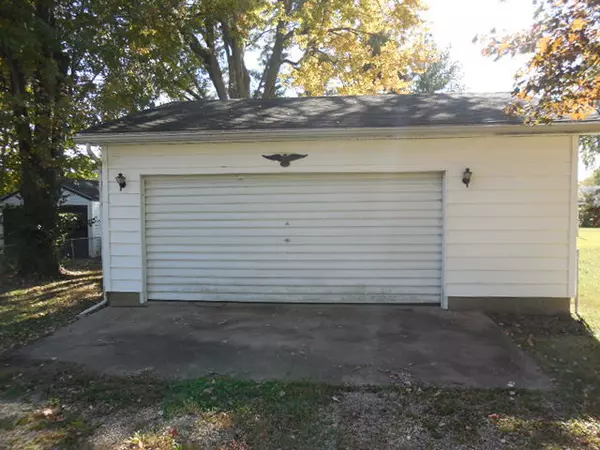 Robinson, IL 62454,203 W Updike Street