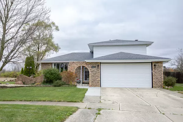 Beecher, IL 60401,1042 Catalpa Court