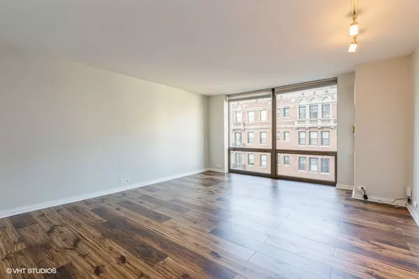 Chicago, IL 60614,2650 N LAKEVIEW Avenue #703