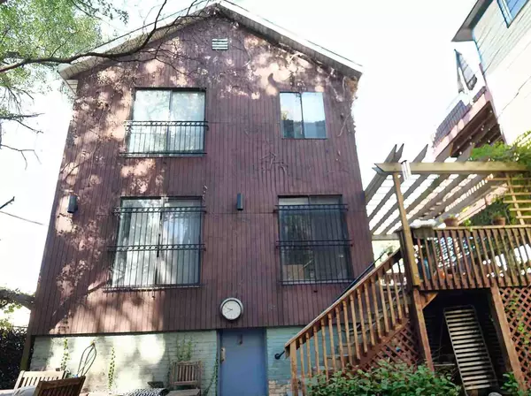 Chicago, IL 60622,2128 W Evergreen Avenue