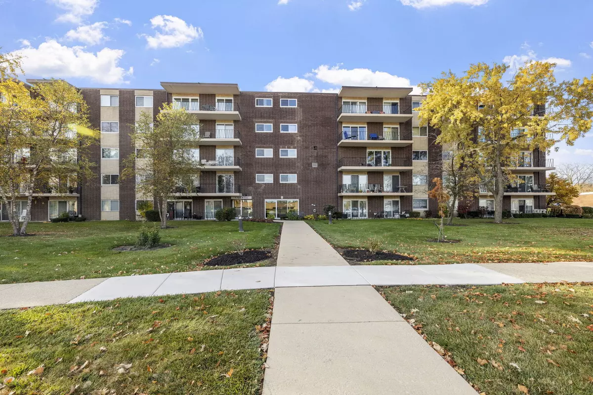 Downers Grove, IL 60515,5300 Walnut Avenue #11C