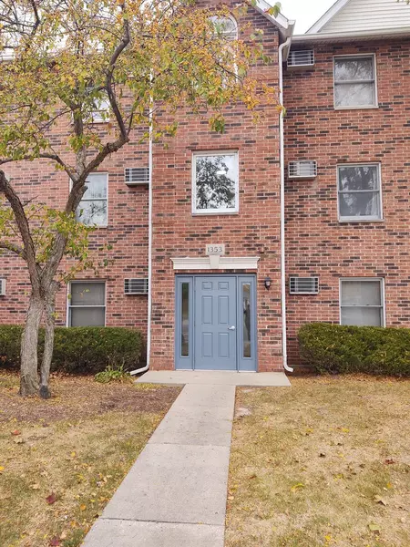 1353 Cunat Court #3C, Lake In The Hills, IL 60156