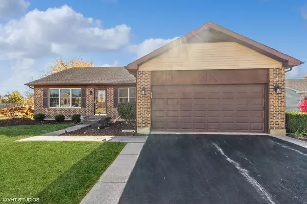 1010 Pheasant Trail, Carol Stream, IL 60188