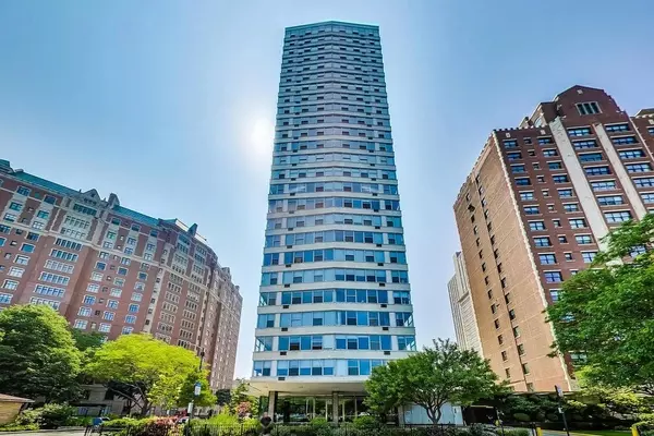 3900 N Lake Shore Drive #12H, Chicago, IL 60613