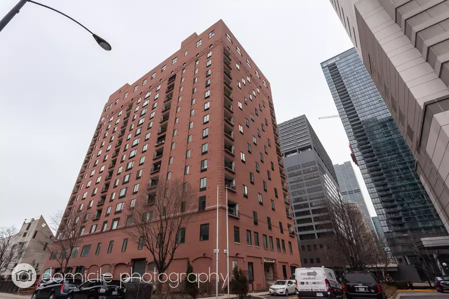 345 N Canal Street #402, Chicago, IL 60606