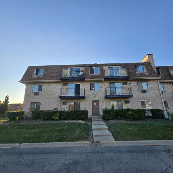 271 Shorewood Drive #1B, Glendale Heights, IL 60139