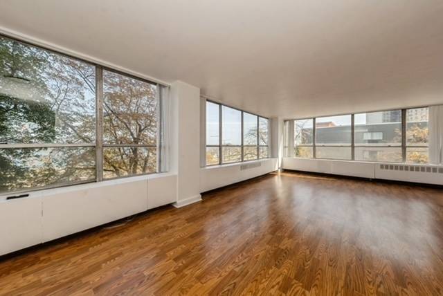 Chicago, IL 60615,4800 S Chicago Beach Drive #312S