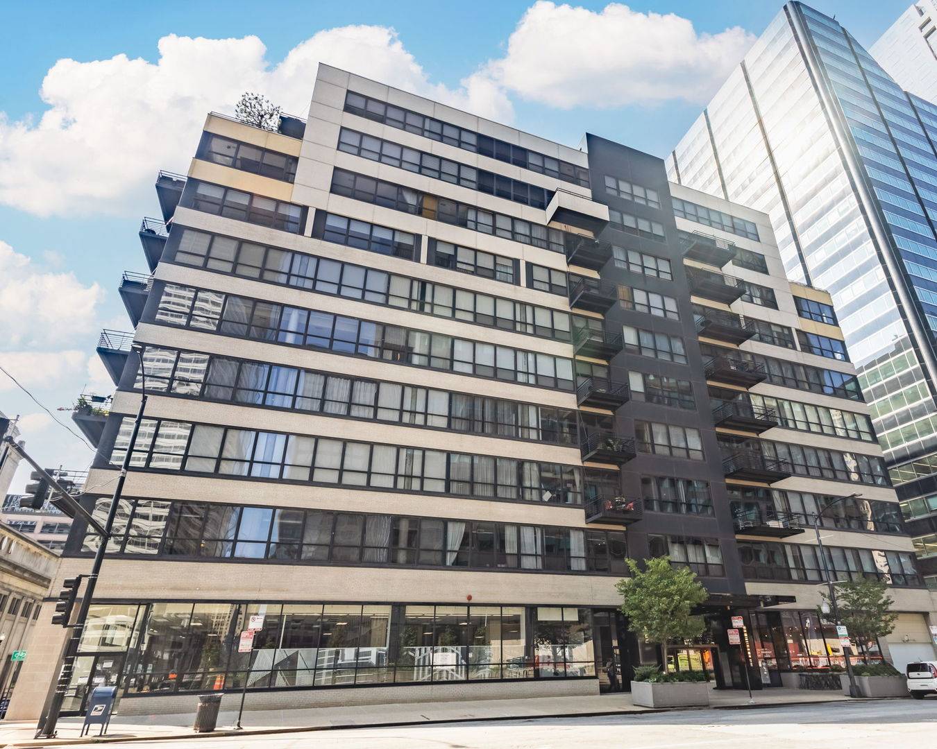 Chicago, IL 60606,130 S CANAL Street #211