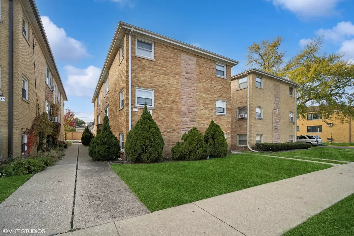 Elmwood Park, IL 60707,7517 W Fullerton Avenue #2S